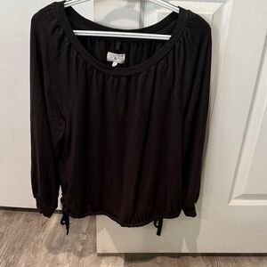 Black Women's Long Sleeve Scoop Neck Top